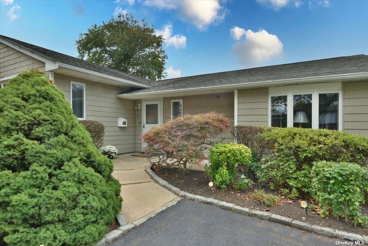 6 Windward Lane, Commack, New York image 3