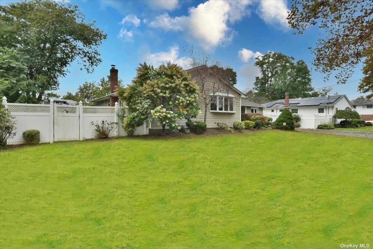 6 Windward Lane, Commack, New York image 4