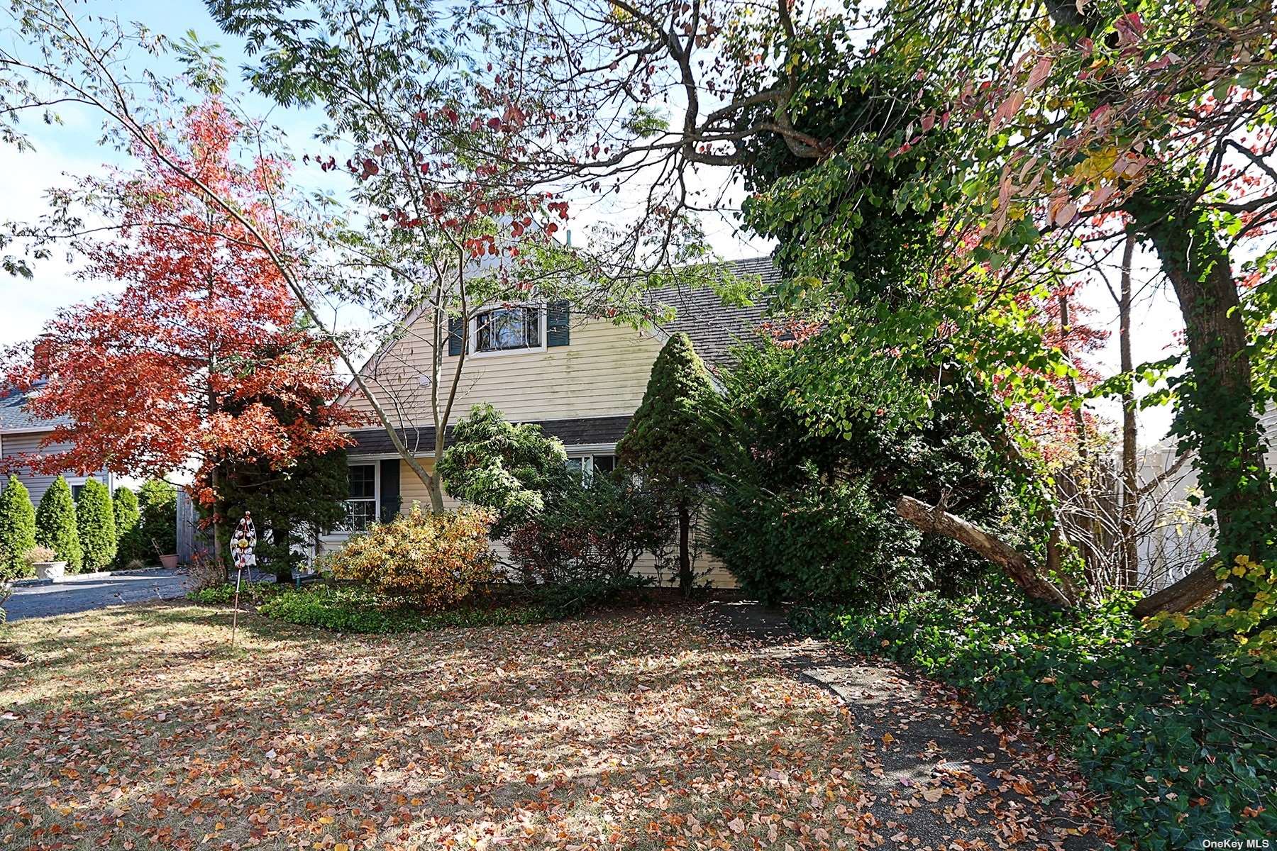 12 Friends Lane, Westbury, New York image 3