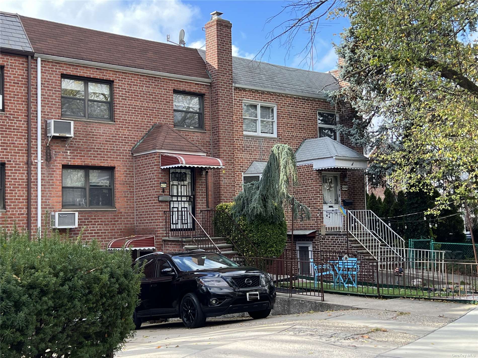 6268 81st Street, Middle Village, Queens, NY - 4 Bedrooms  
3 Bathrooms  
9 Rooms - 