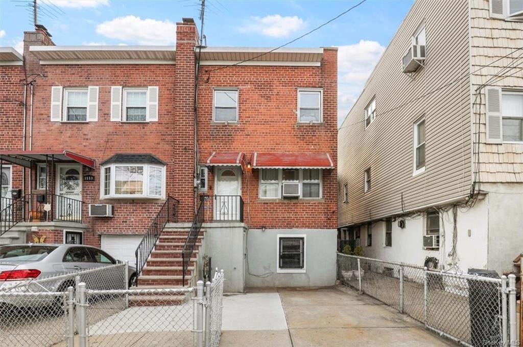 Property for Sale at 1561 Bogart Avenue, Bronx, New York - Bedrooms: 4 
Bathrooms: 3 
Rooms: 8  - $665,000