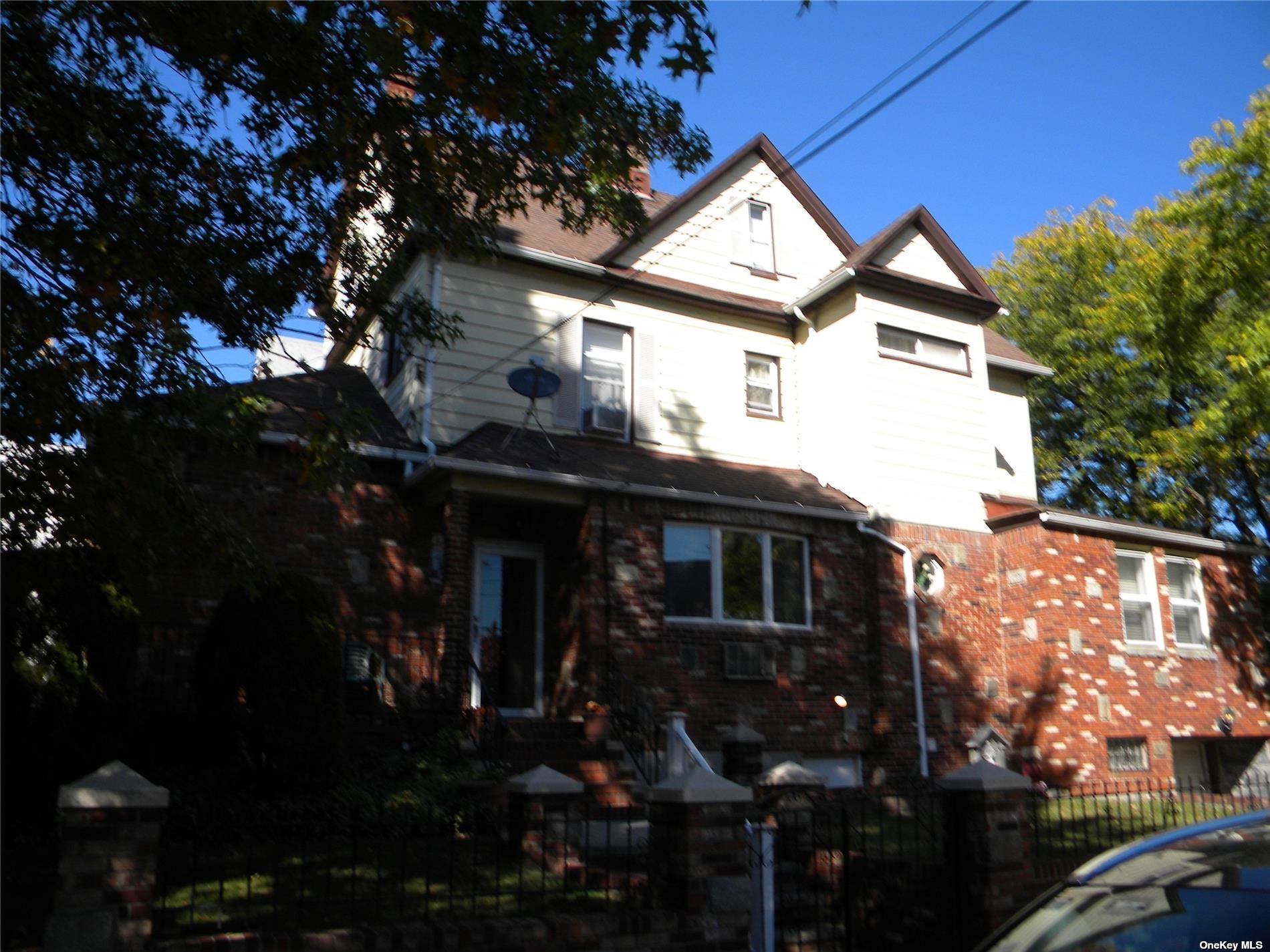 149th Street, Flushing, Queens, NY - 5 Bedrooms  
4 Bathrooms  
12 Rooms - 