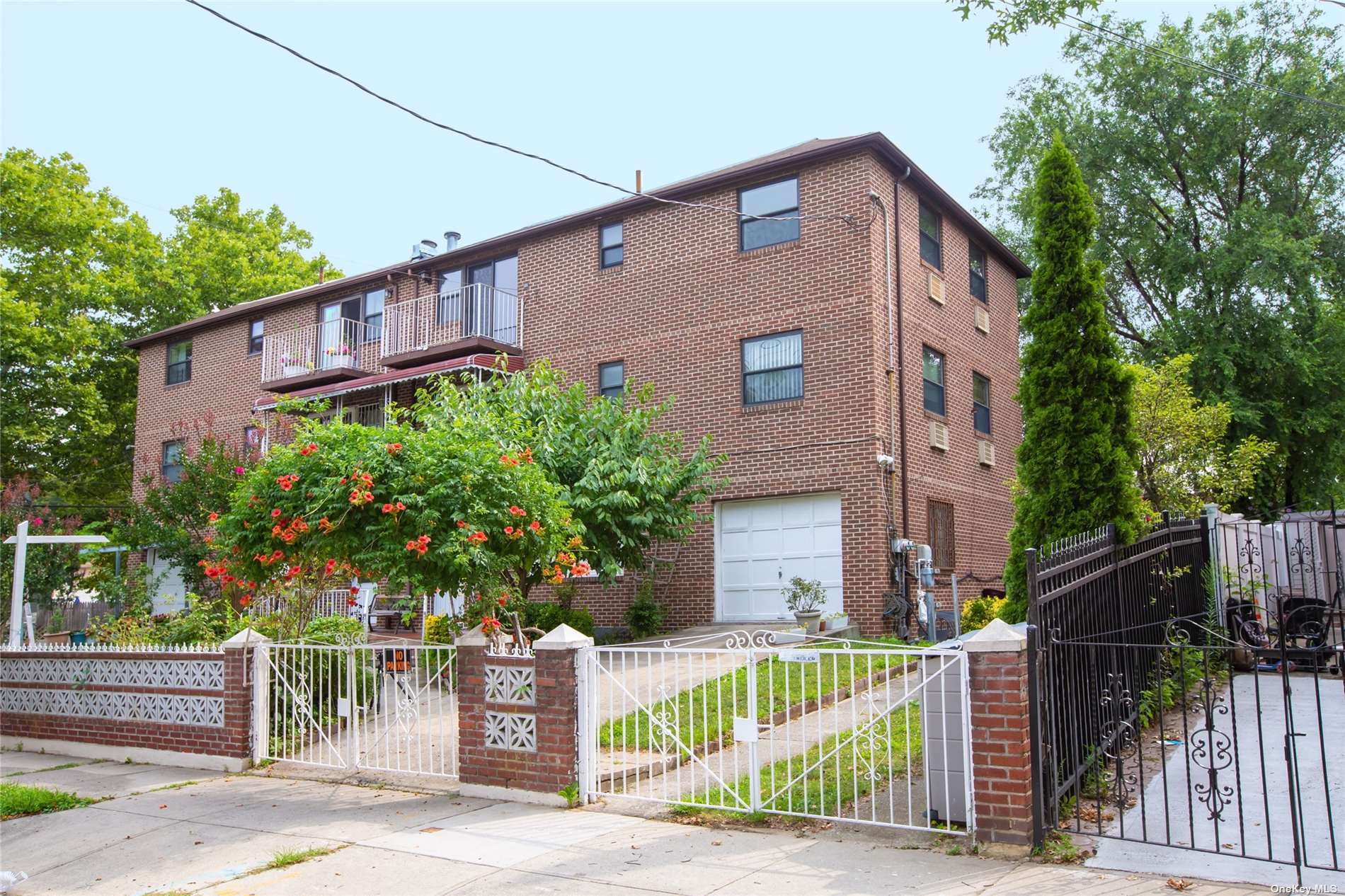 Property for Sale at 7605 162nd Street St, Fresh Meadows, Queens, NY - Bedrooms: 5 
Bathrooms: 3 
Rooms: 12  - $1,699,000