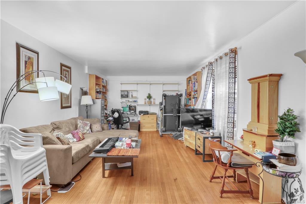 Property for Sale at Thwaites Place 4K, Bronx, New York - Bedrooms: 1 
Bathrooms: 1 
Rooms: 3  - $172,000