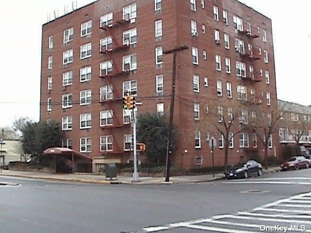 222-89 Braddock Avenue #3H, Bellerose, New York image 2