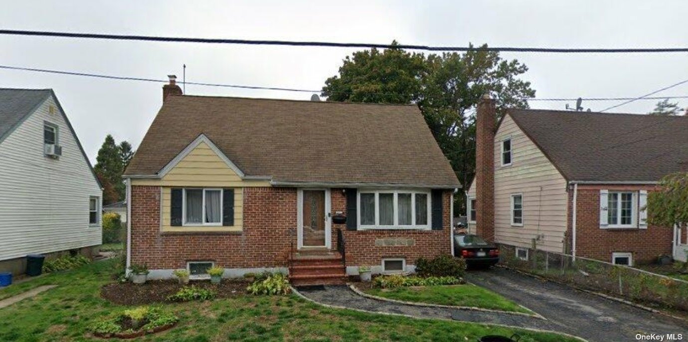 43 Clemente Pl Pl, Hempstead, New York image 1