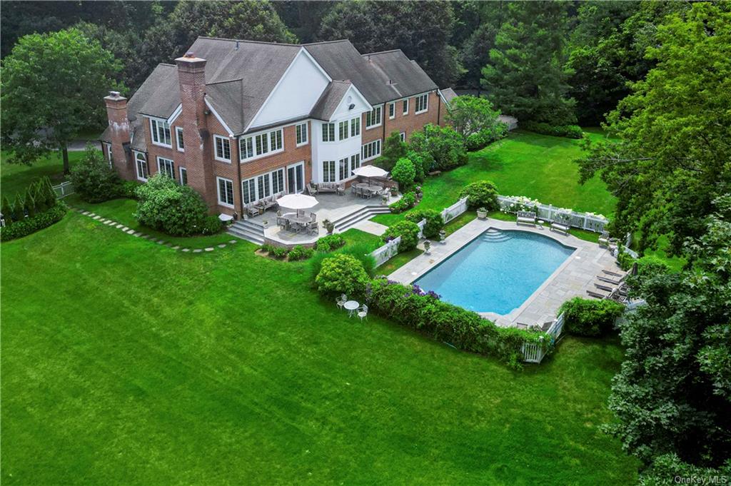 7 Coventry Court, Purchase, New York - 6 Bedrooms  
6 Bathrooms  
12 Rooms - 