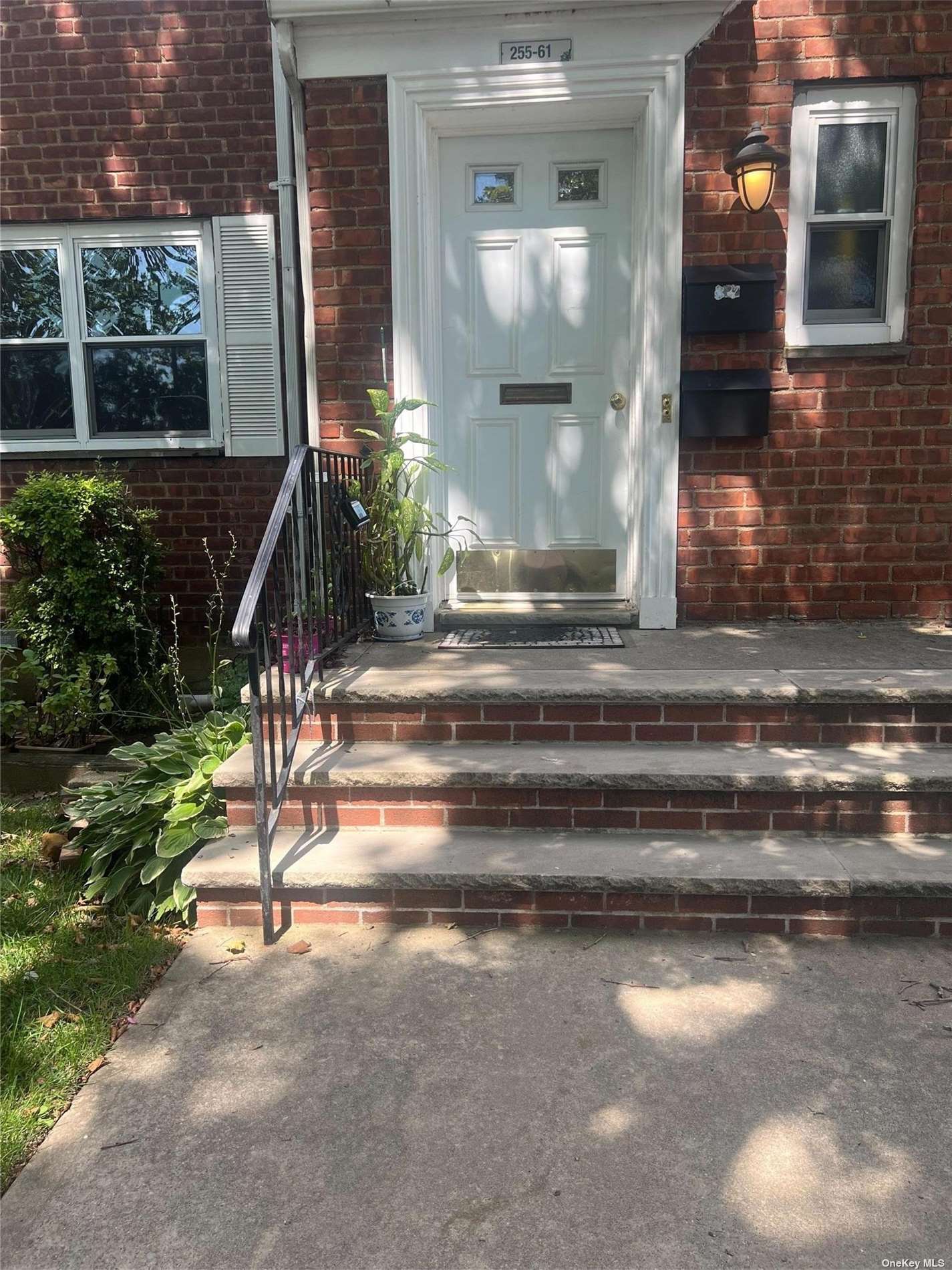 Rental Property at 25561 75th Avenue, Glen Oaks, Queens, NY - Bedrooms: 2 
Bathrooms: 1 
Rooms: 4  - $2,300 MO.