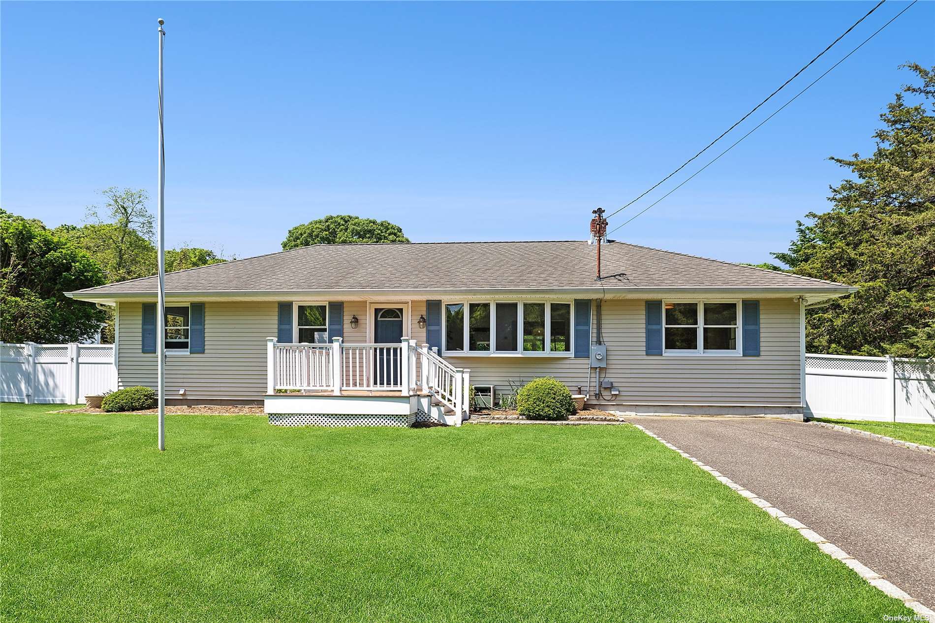 4645 Rocky Point Road, East Marion, Hamptons, NY - 3 Bedrooms  
1 Bathrooms - 