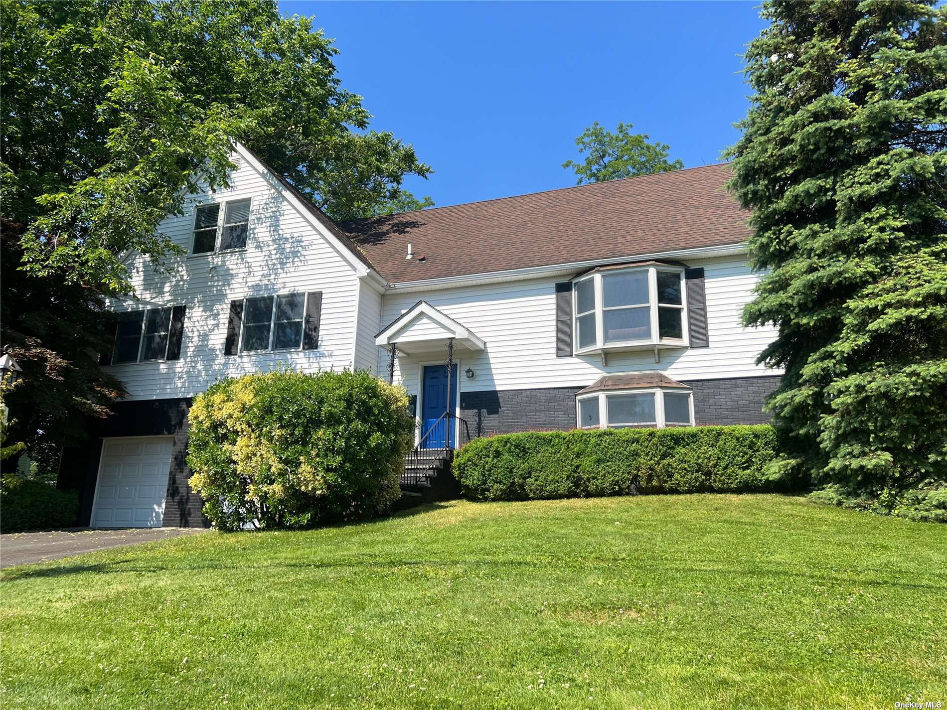 Property for Sale at 80 Valley Terrace, Rye Brook, New York - Bedrooms: 6 
Bathrooms: 5 
Rooms: 10  - $949,000