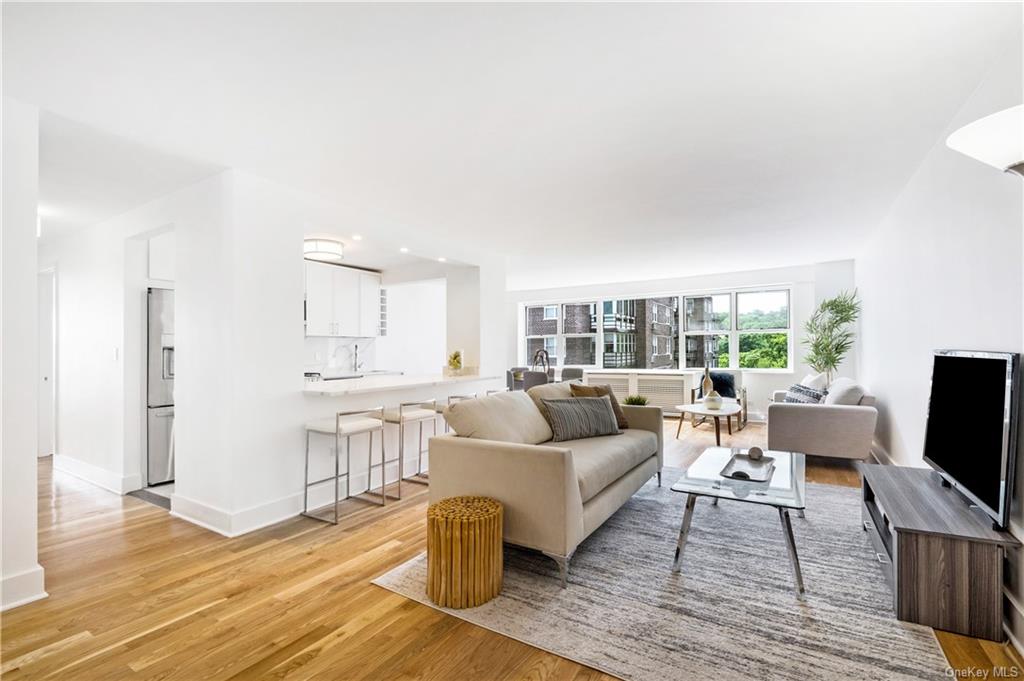 Property for Sale at 2 Washington Square 3E, Larchmont, New York - Bedrooms: 2 
Bathrooms: 2 
Rooms: 5  - $735,000