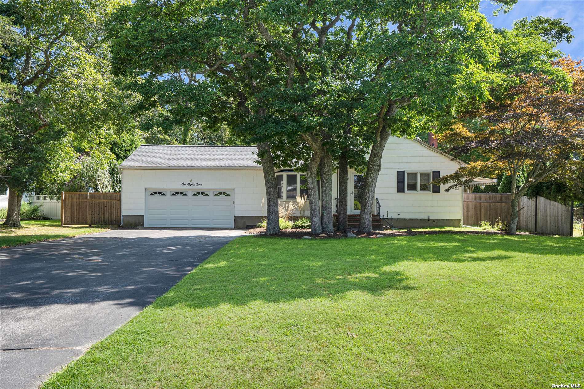 189 Belleview Avenue, Center Moriches, Hamptons, NY - 3 Bedrooms  
2 Bathrooms - 