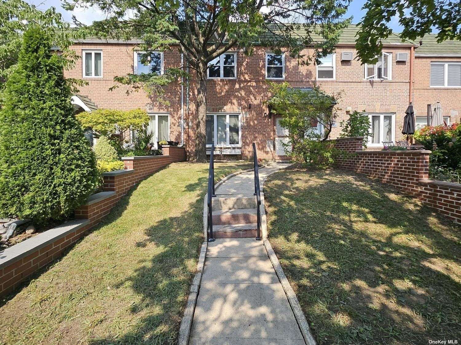 6129 77th Street, Middle Village, Queens, NY - 3 Bedrooms  
1 Bathrooms  
6 Rooms - 