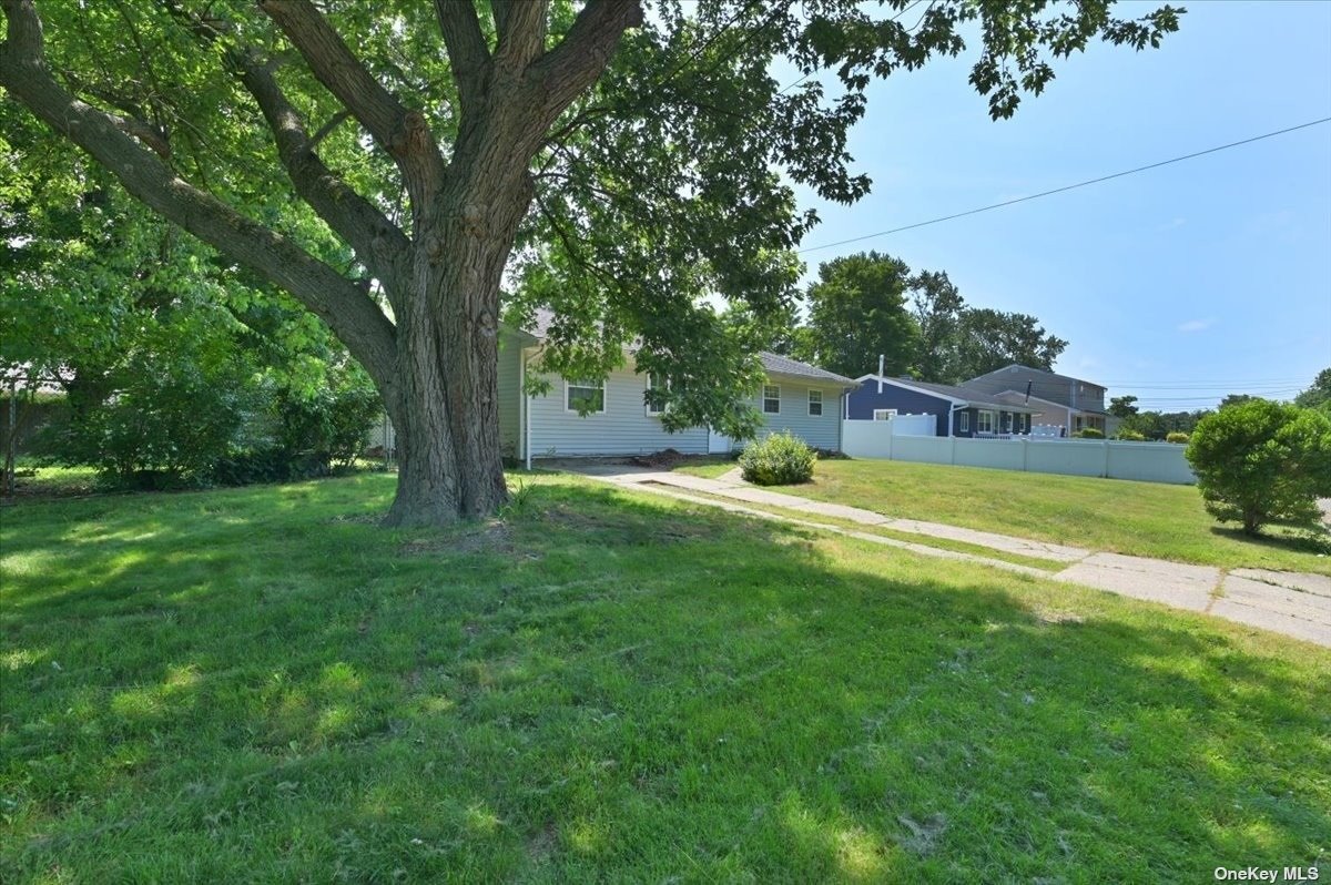 1709 Westwood Boulevard, Bay Shore, New York image 3