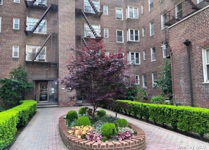 168th Street 2V, Jamaica Hills, Queens, NY - 1 Bedrooms  
1 Bathrooms - 