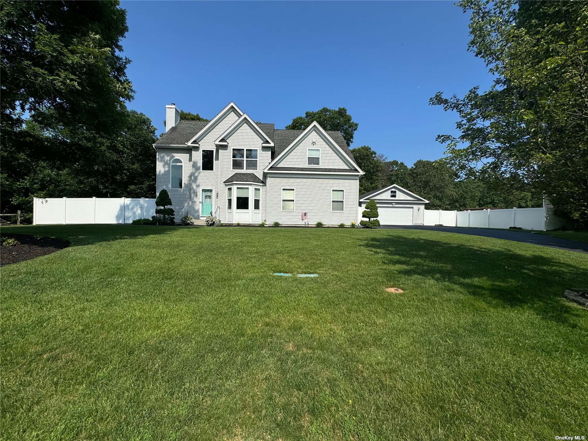 17 Horstead Ct, Yaphank, New York image 1