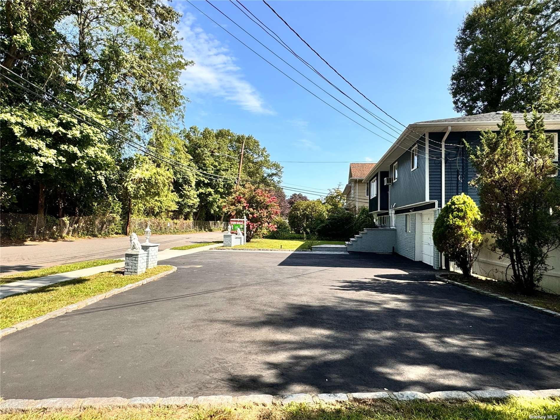 18 Park Drive East Dr, Syosset, New York image 3