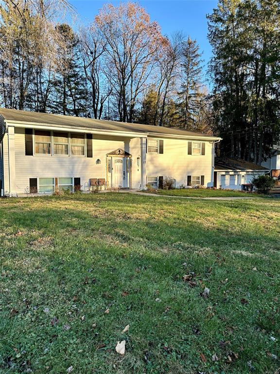 12 Roe Drive, Hyde Park, New York - 4 Bedrooms  
3 Bathrooms  
8 Rooms - 