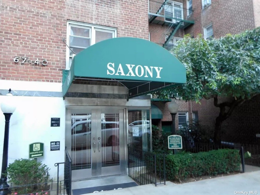 6740 Booth Street 3A, Forest Hills, Queens, NY - 2 Bedrooms  
1 Bathrooms  
5 Rooms - 