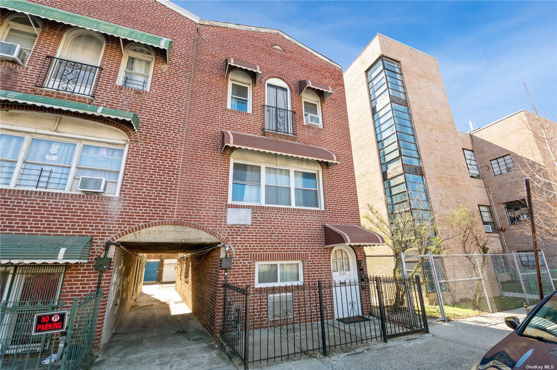 Property for Sale at 2010 Benedict Avenue, Bronx, New York - Bedrooms: 4 
Bathrooms: 3 
Rooms: 10  - $985,000