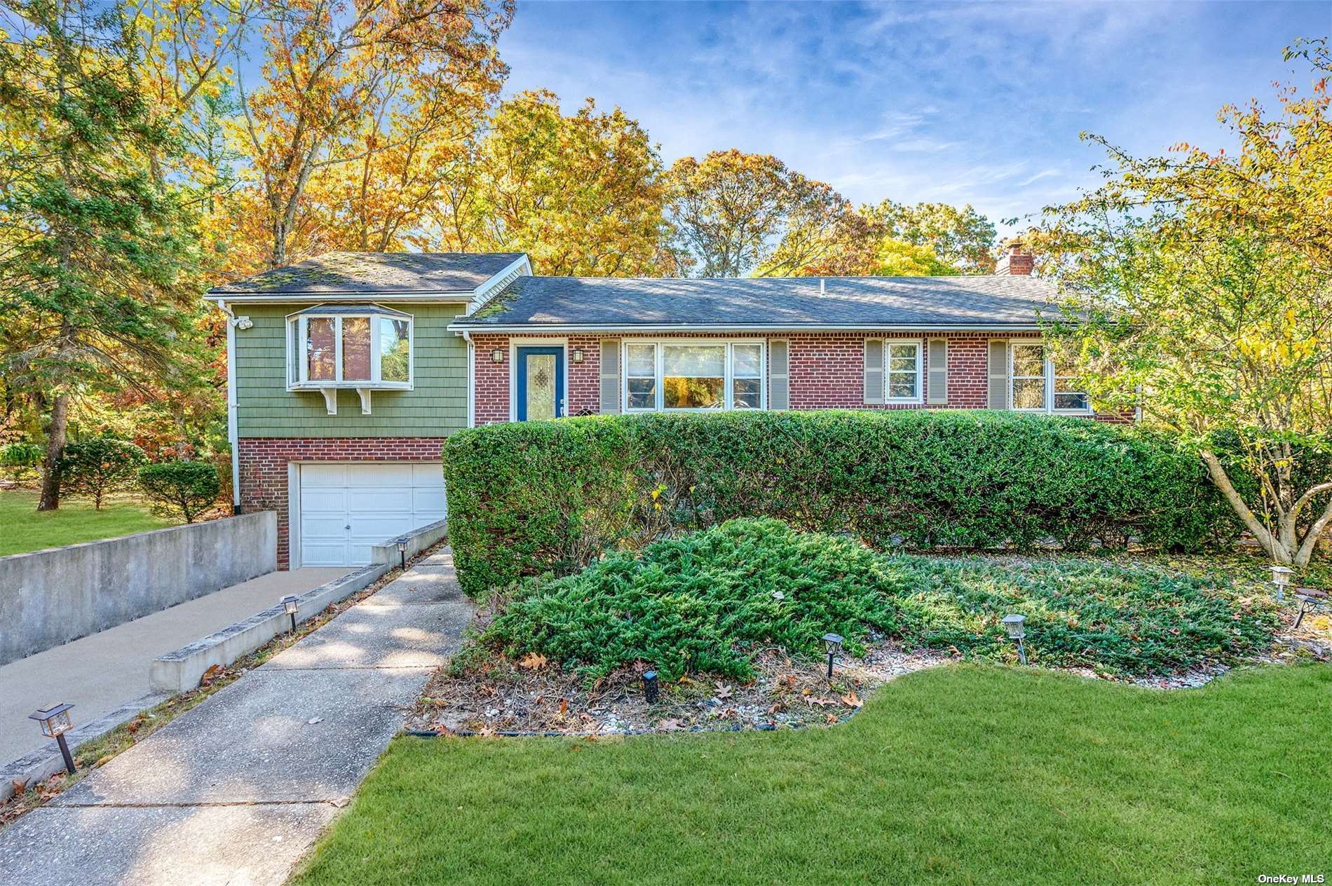 Property for Sale at 32 Ledgewood Drive, Smithtown, Hamptons, NY - Bedrooms: 4 
Bathrooms: 3  - $689,000