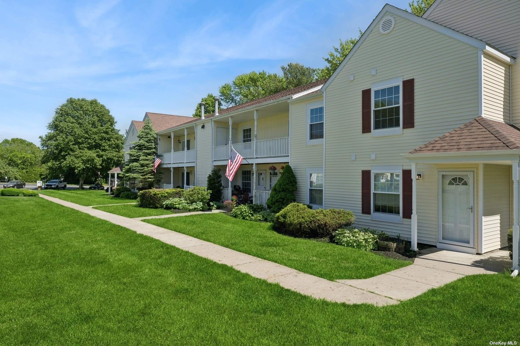 View Middle Island, NY 11953 condo
