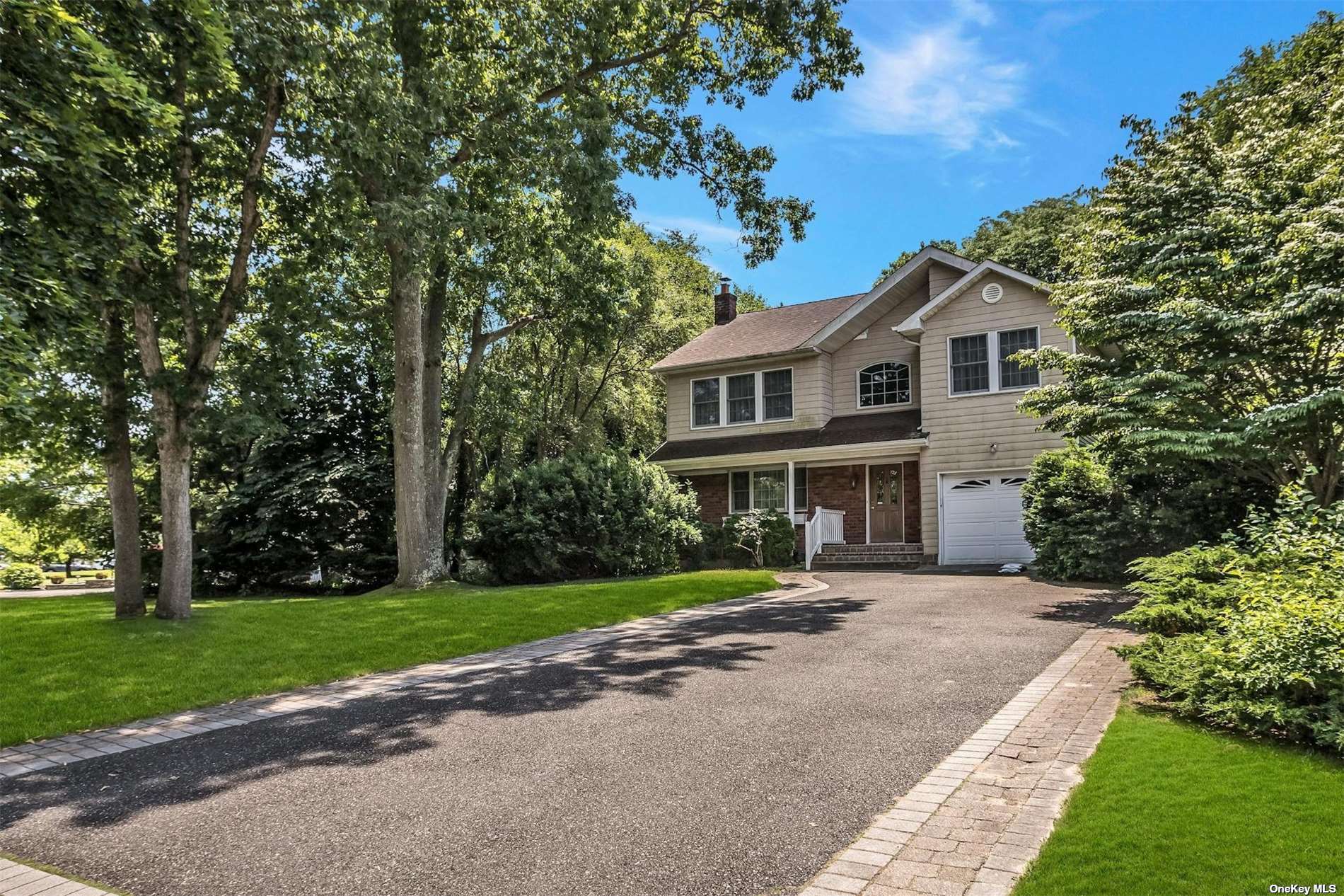 18 Rainbow Drive, Hauppauge, New York image 3