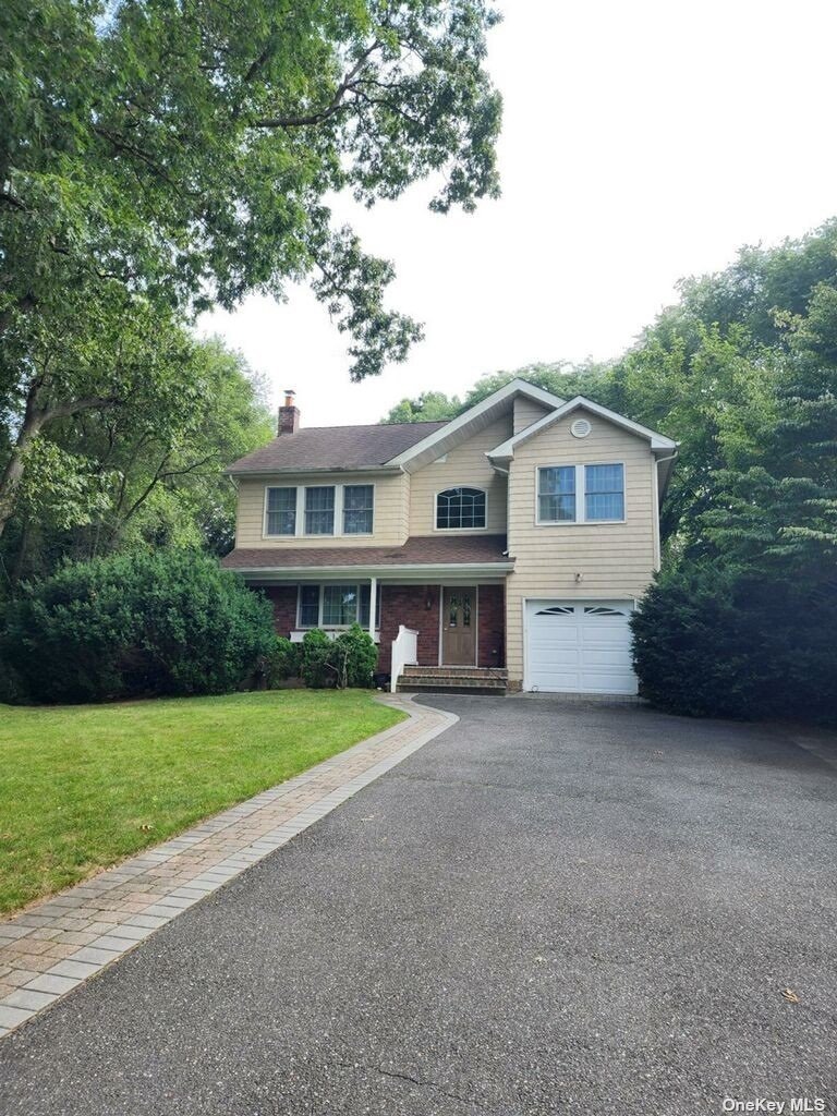 18 Rainbow Drive, Hauppauge, New York image 1