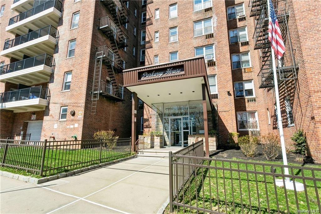 61 Bronx River Parkway 2I, Yonkers, New York - 1 Bathrooms  
2 Rooms - 