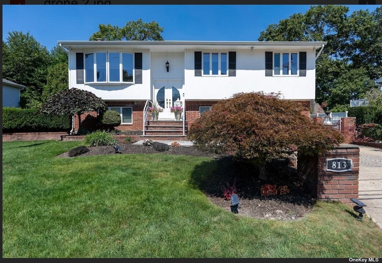 813 Stanley Street, West Islip, New York image 1