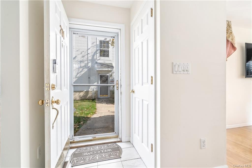 355 Old Tarrytown Road #201, White Plains, New York image 3