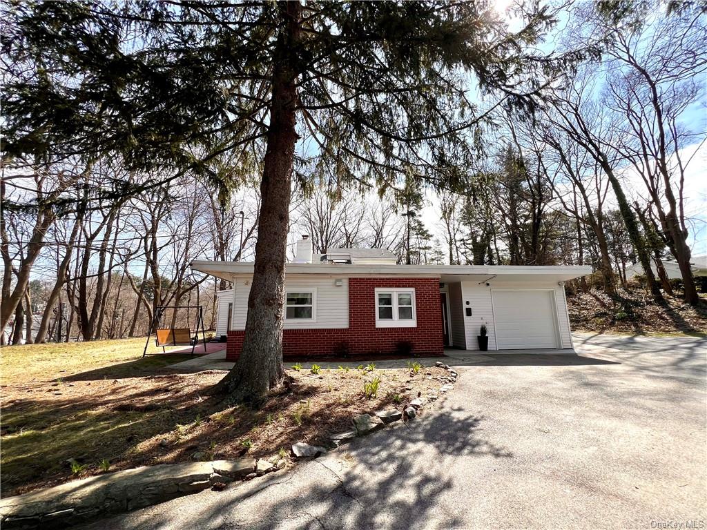 Rental Property at 88 Strathmore Road, Scarsdale, New York - Bedrooms: 4 
Bathrooms: 3 
Rooms: 8  - $6,950 MO.