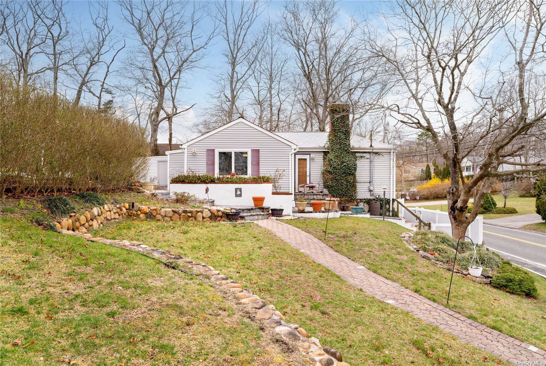 104 Fanning Avenue, Hampton Bays, Hamptons, NY - 2 Bedrooms  
2 Bathrooms - 