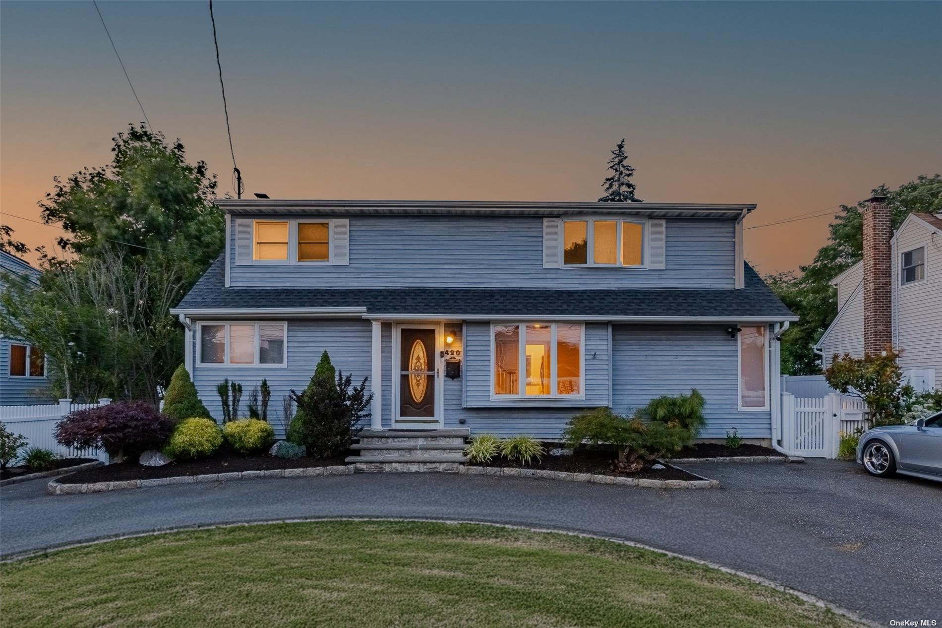 420 38th Street, Lindenhurst, New York image 1