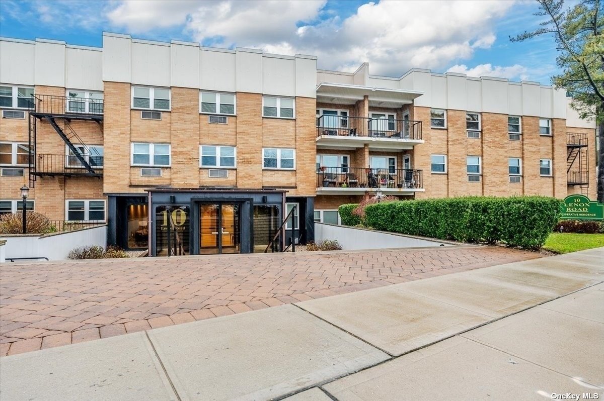 10 Lenox Road #3-J, Rockville Centre, New York image 1