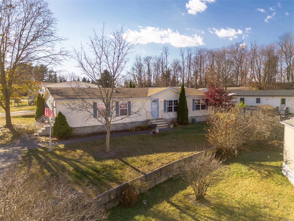 111 Winding Wood Road, Hopewell Junction, New York - 3 Bedrooms  
2 Bathrooms  
6 Rooms - 