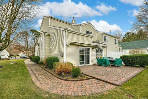 231 Barn Swallow Ct 231 Manorville NY 11949