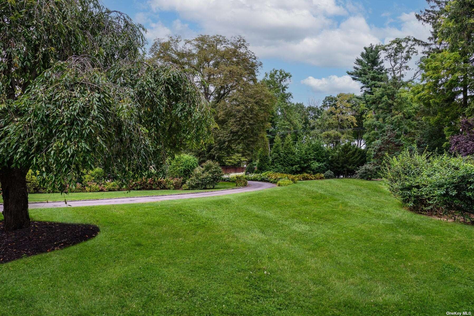 88 Weir Lane, Locust Valley, New York image 32