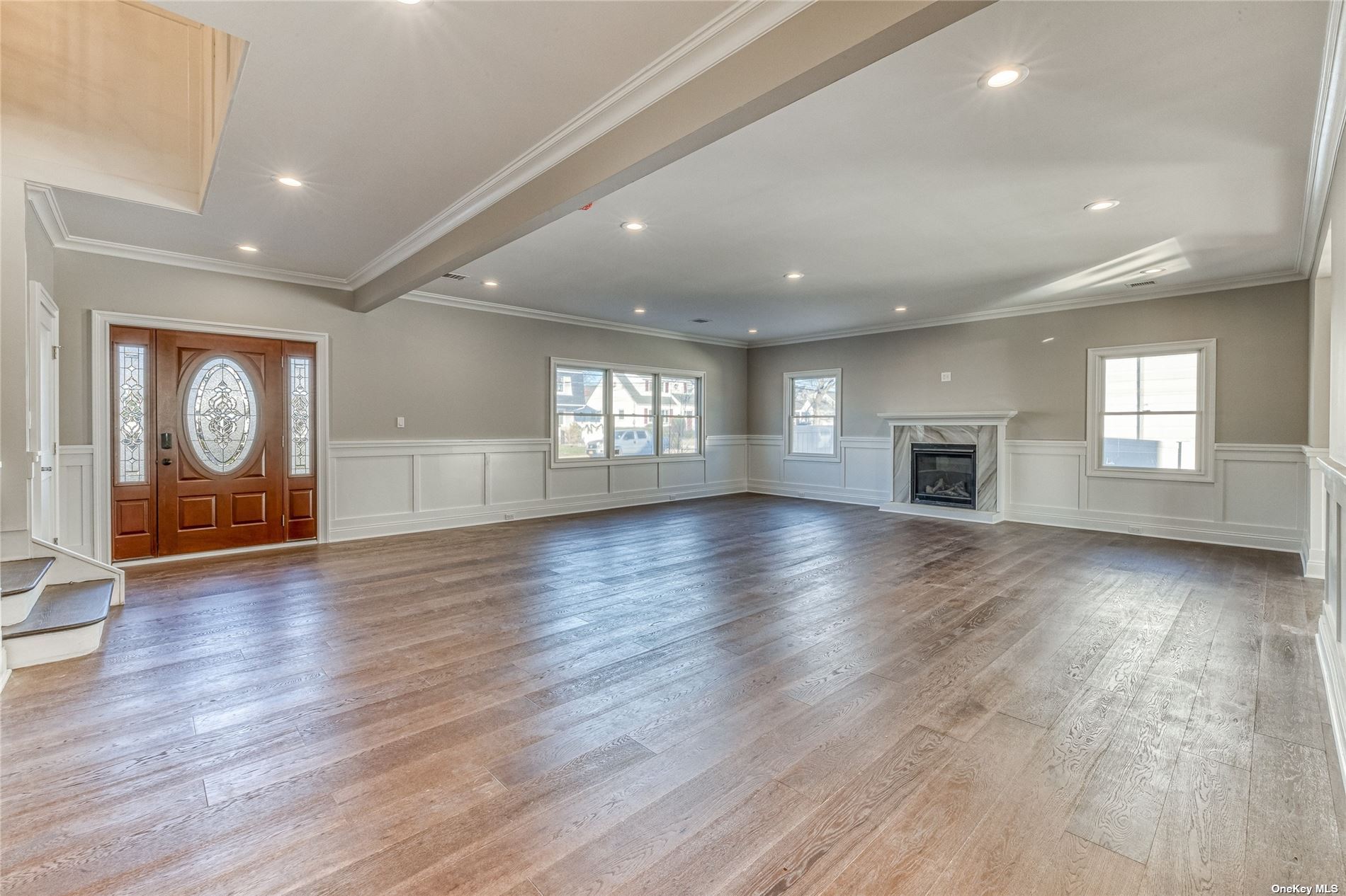 Photo 6 of 36 of 2458 Washington Boulevard house