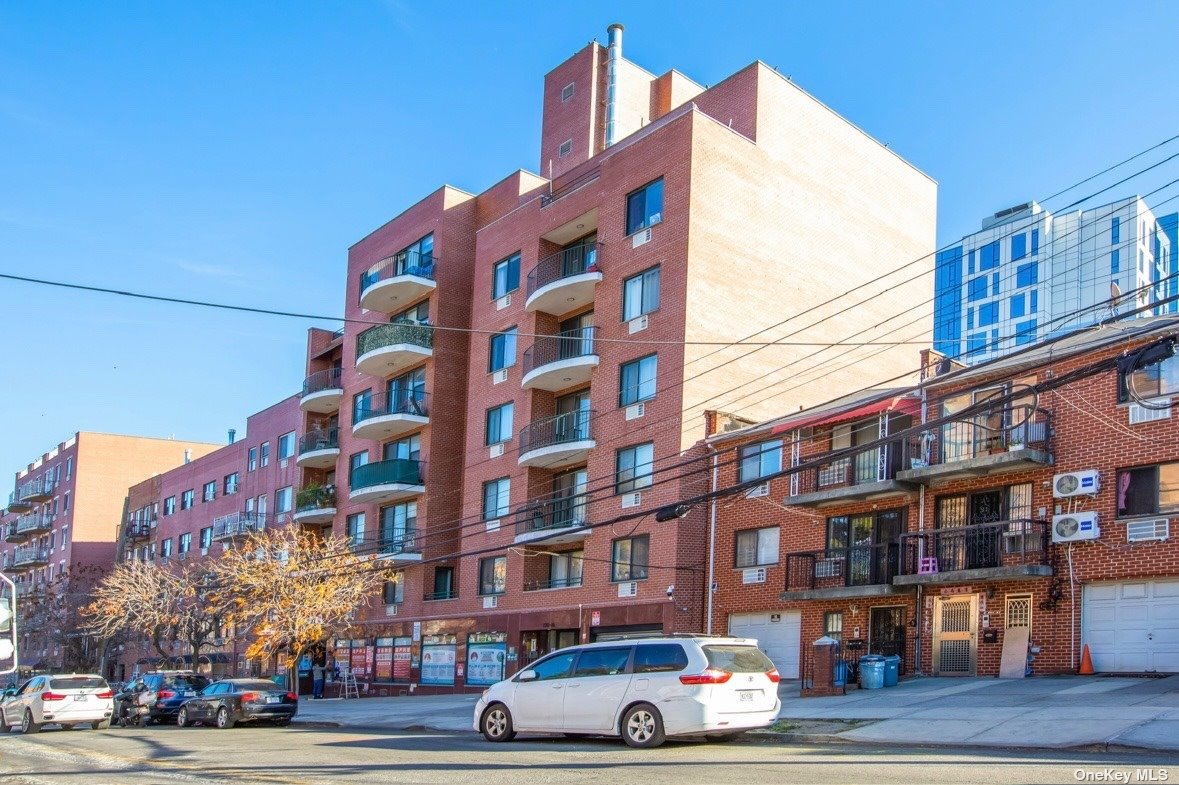 Property for Sale at 35th Avenue 7C, Flushing, Queens, NY - Bedrooms: 2 
Bathrooms: 2 
Rooms: 5  - $679,000