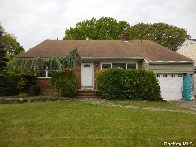 98 Woods Avenue, Rockville Centre, New York image 1