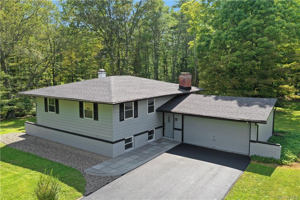 78 Van De Bogart Road, Woodstock, New York - 4 Bedrooms  
2 Bathrooms  
9 Rooms - 