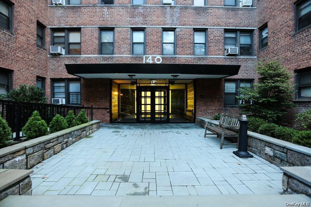 Rental Property at 140 E Hartsdale Avenue 6L, Hartsdale, New York - Bedrooms: 3 
Bathrooms: 1 
Rooms: 5  - $2,982 MO.