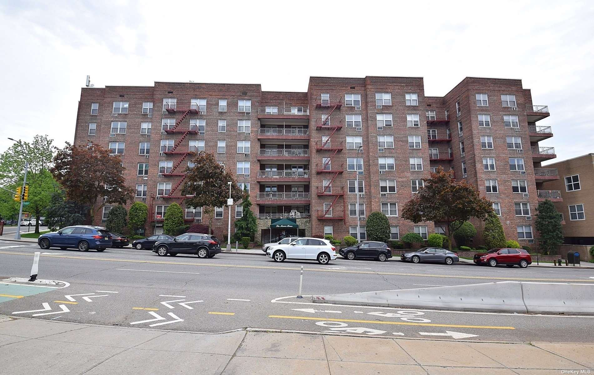 241-20 Northern Boulevard #6M, Douglaston, New York image 12