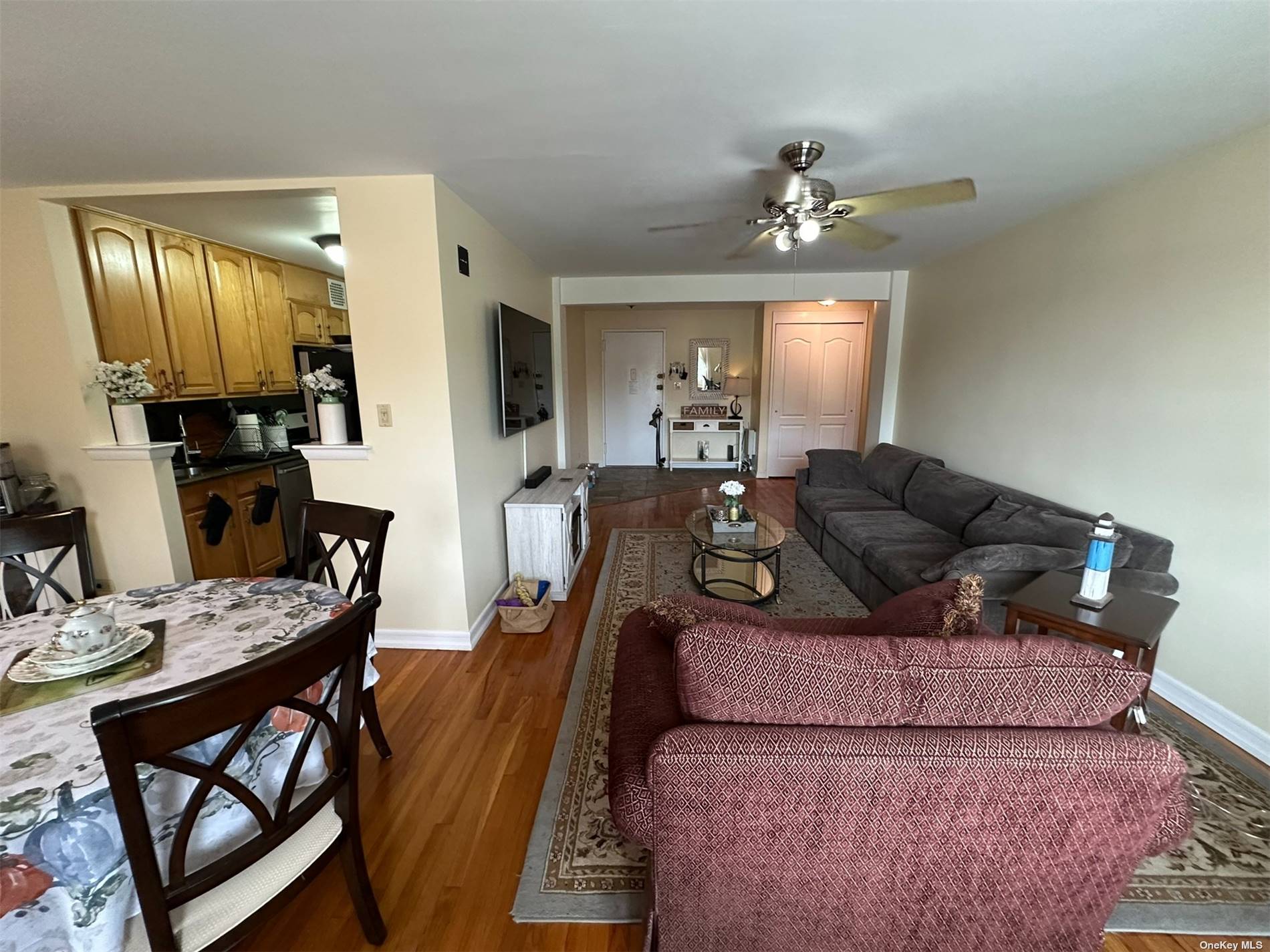 241-20 Northern Boulevard #6M, Douglaston, New York image 3