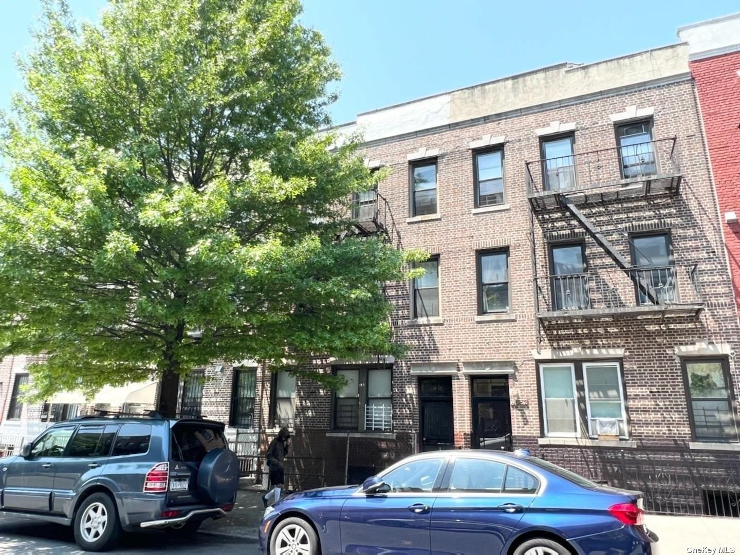 4554 40th Street, Long Island City, Queens, NY - 6 Bedrooms  
6 Bathrooms  
18 Rooms - 