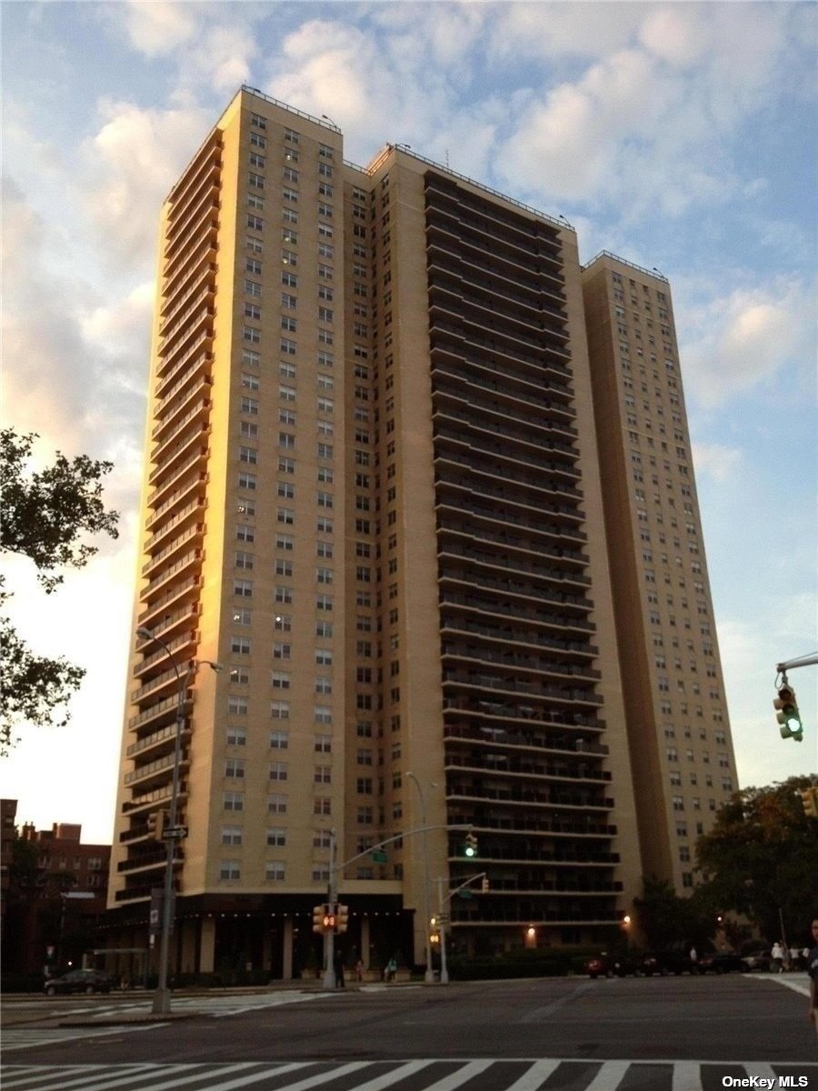 11011 Queens Blvd  Blvd 25K, Forest Hills, Queens, NY - 2 Bedrooms  
2 Bathrooms  
5 Rooms - 