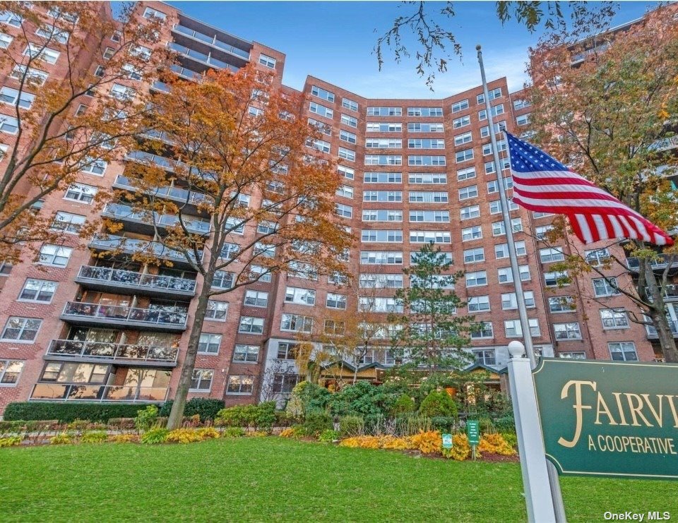 6120 Grand Central Parkway C 506, Forest Hills, Queens, NY - 2 Bedrooms  
2 Bathrooms  
6 Rooms - 