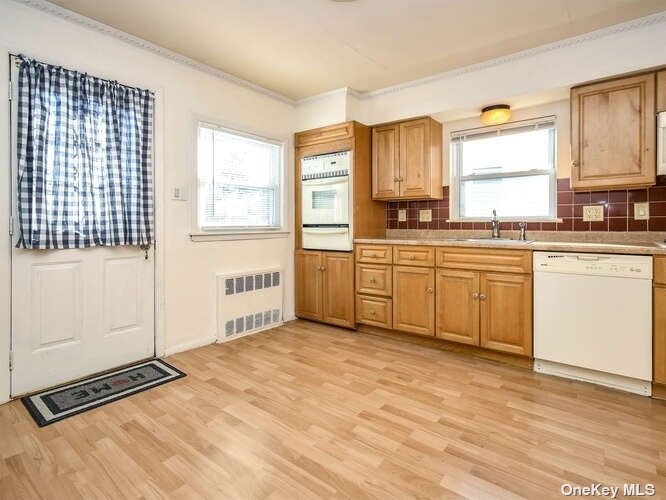 Photo 20 of 27 of 202-14 33rd Avenue house