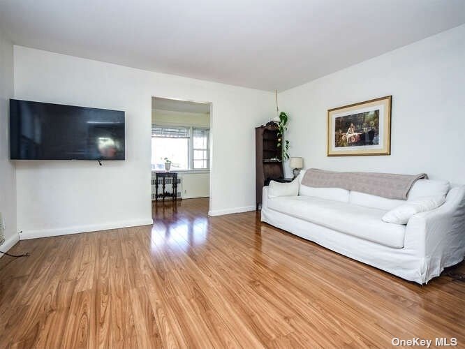 Photo 4 of 27 of 202-14 33rd Avenue house